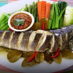 ปลาช่อนนึ่งจิ้มแจ่ว