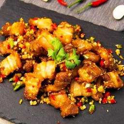 สามชั้นผัดพริกเกลือ