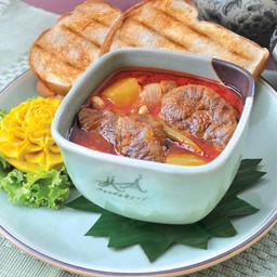 แกงมัสมั่นไก่ หรือ เนื้อ