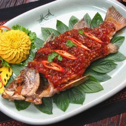 ปลากะพงราดพริก ( Pla Krapong Rad Prik )