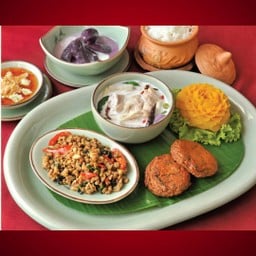 Special Set C: ทอดมันปลากราย, ต้มข่าไก่, กะเพราป่าหมูสับ, ข้าวสวย, บวดกะทิมันม่วง, น้ำสมุนไพร
