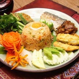 ข้าวผัดน้ำพริกปลาทู