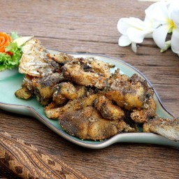ปลากะพงผัดพริกไทยดำ ( Pla-Krapong Prikthaidum )