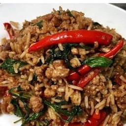 กระเพราหมูสับคลุกข้าว