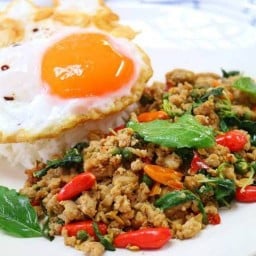 ลองเลอ กระเพรา ตามสั่ง