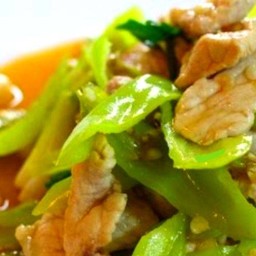 ผัดพริกหยวก ราดข้าว