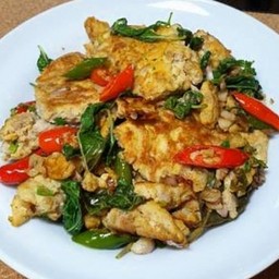 ข้าวกระเพราไข่เจียวหมูสับ
