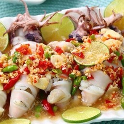 ยำหมึกไข่นึ่งมะนาว