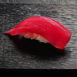 ซูชิ หน้าปลาทูน่า yellow fin