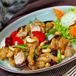 ไก่ผัดเม็ดมะม่วงหิมพานต์ ( Gai Phad Medmamuang )