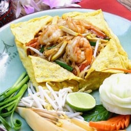 เส้นจันทร์ผัดไทยไข่ห่อ