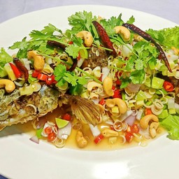 ปลาช่อนยำสมุนไพร