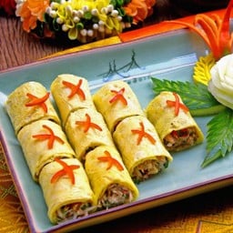 ยำไข่ม้วนทูน่า ( Kai Muan Tuna )