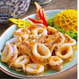ปลาหมึกหอมผัดไข่เค็ม ( Plamuek Hom Phad Kaikem )