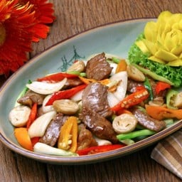 เนื้อริบอายออสเตรเลียผัดพริก ( Nuea Rib Eye Phad Prik )
