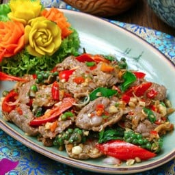 เนื้อนกกระจอกเทศผัดฉ่า ( Nuea Nok Krajokted Phadcha )