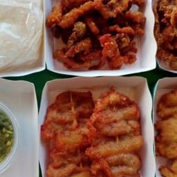 หมูทอดไก่ทอดเซราะกราว - ถนนคนเดินเซาะกราว