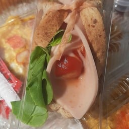 แซนวิชห่มผ้า แฮมไส้กรอก