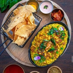 Daal kidchdi yellow lentil porridge ข้าวถั่วเหลืองทรงเครื่อง