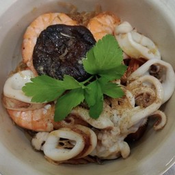 กุ้งอบวุ้นเส้น หรือ ทะเลอบวุ้นเส้น พร้อมน้ำจิ้มซีฟู้ด