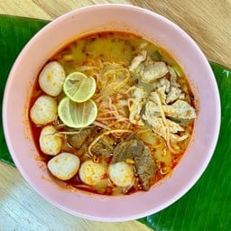 เส้นเล็กต้มยำ
