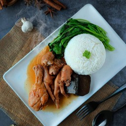 ข้าวน่องไก่ตุ๋น