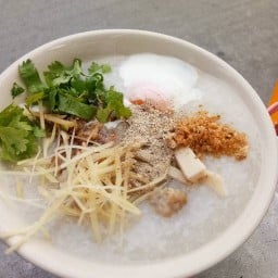 โจ๊กหมูหน้าโลตัส