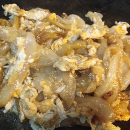 เส้นใหญ่ผัดไข่