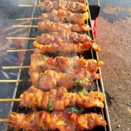 หมูย่างจิ้มแจ่ว หน้า  รร.อนุบาล หน้า รร.อนุบาลนครสวรรค์