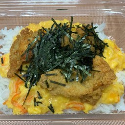 ข้าวหน้าไข่ข้นไก่กรอบ+สาร่ายญี่ปุ่น