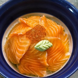 ข้าวหน้าแซลมอน อิคุระ Salmon ikura don