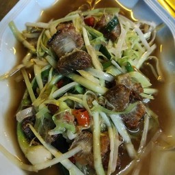 ผัดกุ่ยช่ายขาวหมูกรอบ