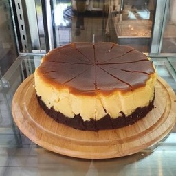 Brownie Basque Cheese Cake บราวนี่ชีสเค้กหน้าไหม้