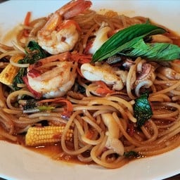 ก๋วยเตี๋ยวเนื้อ บะหมี่เส้นสด 69 หน้าซอยประชาอุทิส69 ซอย(สุเหร่า)