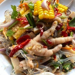 ยำปลาร้าเส้นแก้วตีนไก่