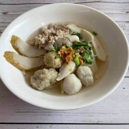 ป.ปลาเย็นตาโฟ ถนนเพชรบุรี