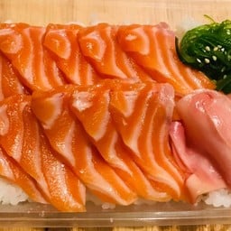 ข้าวหน้าปลาแซลมอน(น้ำหนักปลา90กรัม)(ข้าวซูชิ)