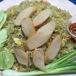 ข้าวผัดใส้กรอกไก่