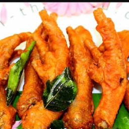 นุชไก่ทอด ตลาดเจเจ (หน้าสถานีรถไฟ)