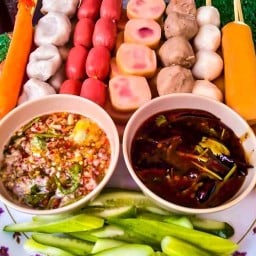 นะโมลูกชิ้นปิ้ง น้ำจิ้มรสเด็ด วัดดีดวด