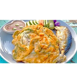 โปรบุฟเฟ่ต์ข้าวไข่เจียวจัมโบ้ น้ำพริกกะปิ ปลาทู ผักสด