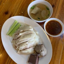 เจ๊เก๋ข้าวมันไก่ตอน รามคำแหง190