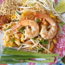 ก๋วยเตี๋ยวเย็นตาโฟ ผัดไท ข้าวผัดปู