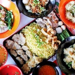เตี๋ยวเกี๊ยวยักษ์ หมูระเบิด เกี๊ยว ภาสว่าง