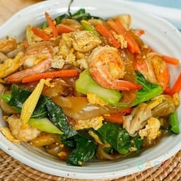 ราดหน้าเอ็มไพร์ ตรงข้ามสมพรสาสน์