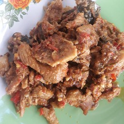 ผัดเผ็ดหมูชิ้น