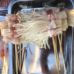 สามชั้นพันเห็ดเข็มทอง