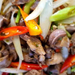 เครื่องในไก่ผัดพริกหยวก