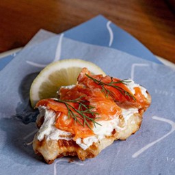 SMOKED SALMON CROFFLE