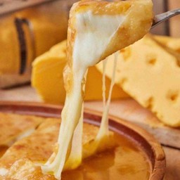 Set Cheese lover  โรตีตูมตามชีส +โรตีชีส  สามารถ เปลี่ยนโรตีชีส อื่นได้  แถมฟรี  ชาเขียวมะลิ มูลค่า 45 บาท